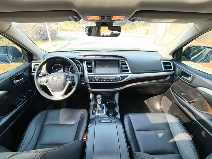 Фото 6 - Toyota Highlander