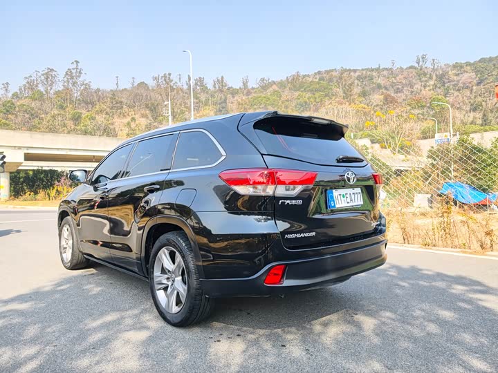 Фото 8 - Toyota Highlander