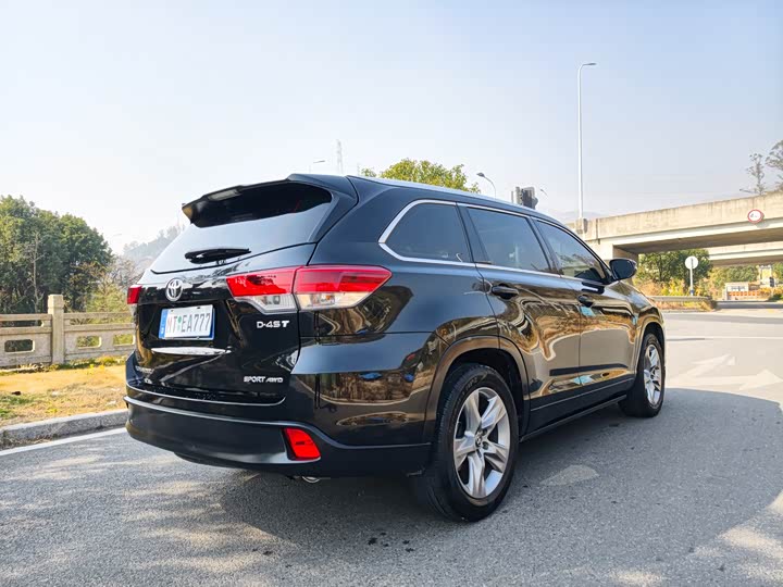 Фото 9 - Toyota Highlander