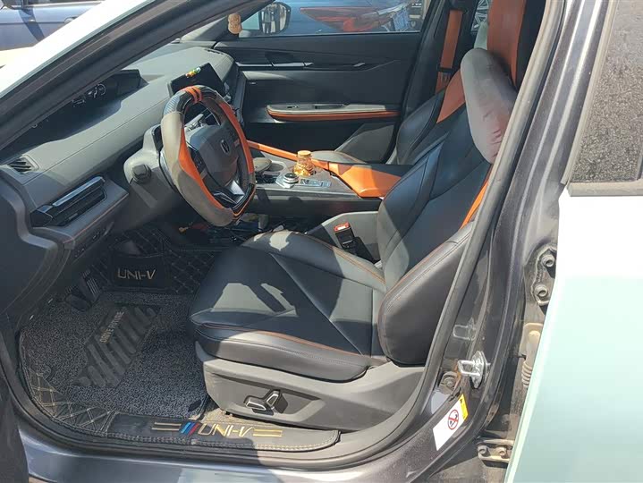 Фото 9 - Changan UNI-V