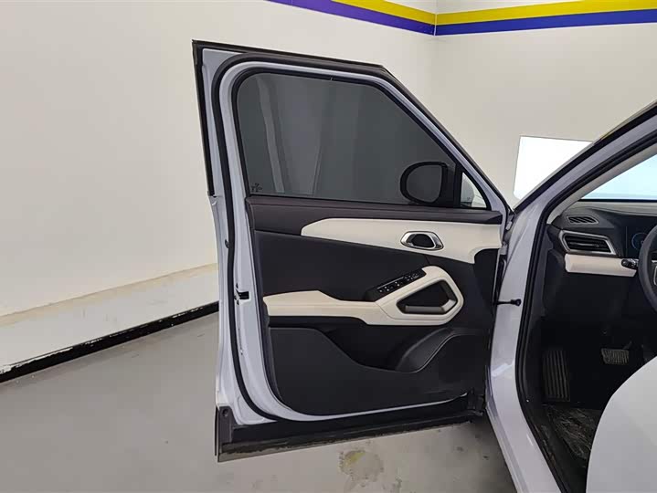 Фото 7 - BYD Yuan Up