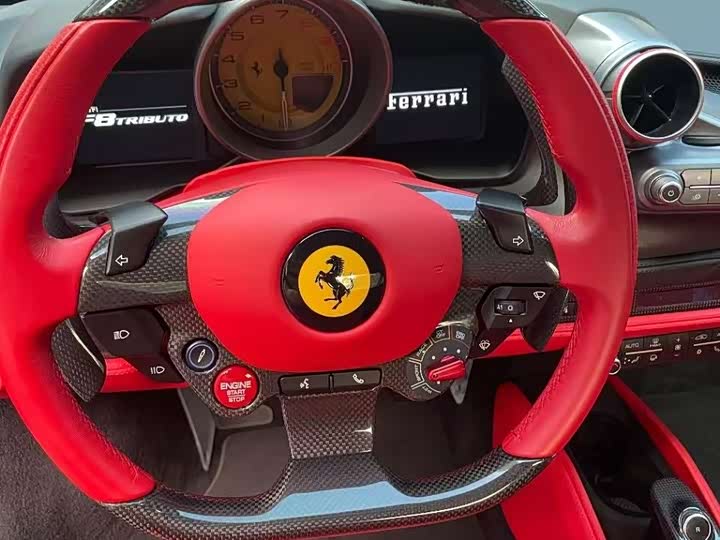 Фото 2 - Ferrari F8