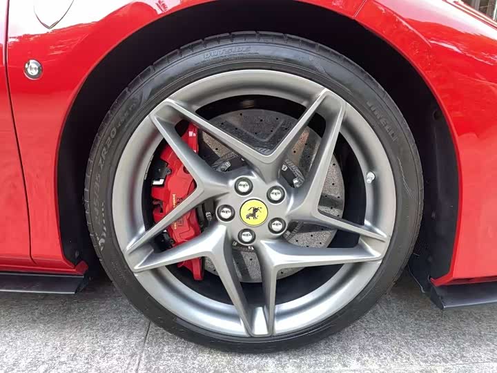 Фото 5 - Ferrari F8