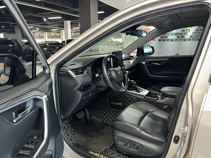 Фото 7 - Toyota Wildlander