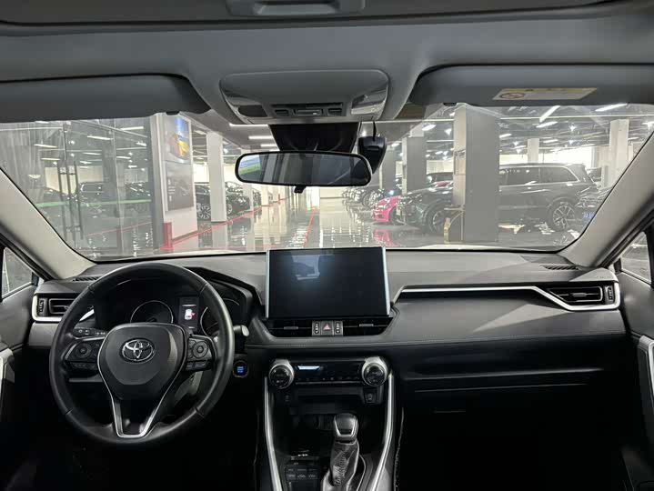 Фото 9 - Toyota Wildlander