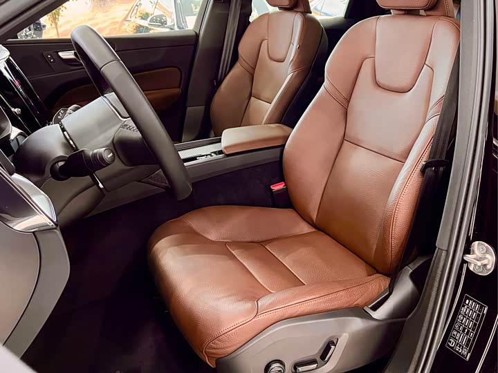 Фото 6 - Volvo XC60