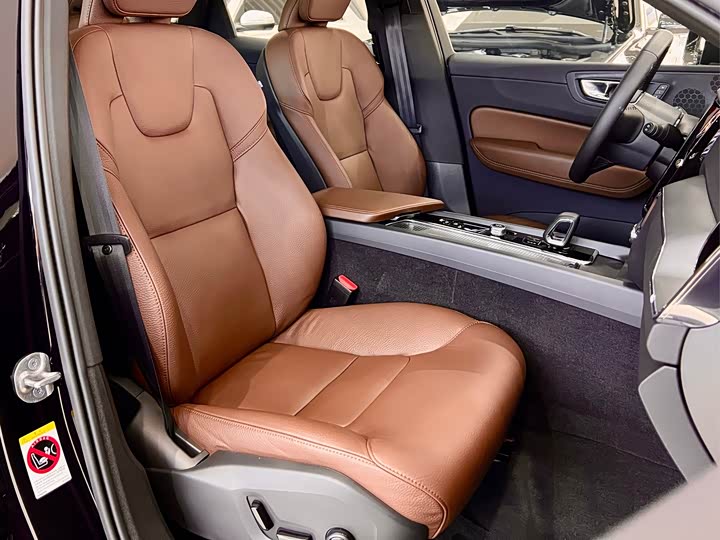 Фото 8 - Volvo XC60