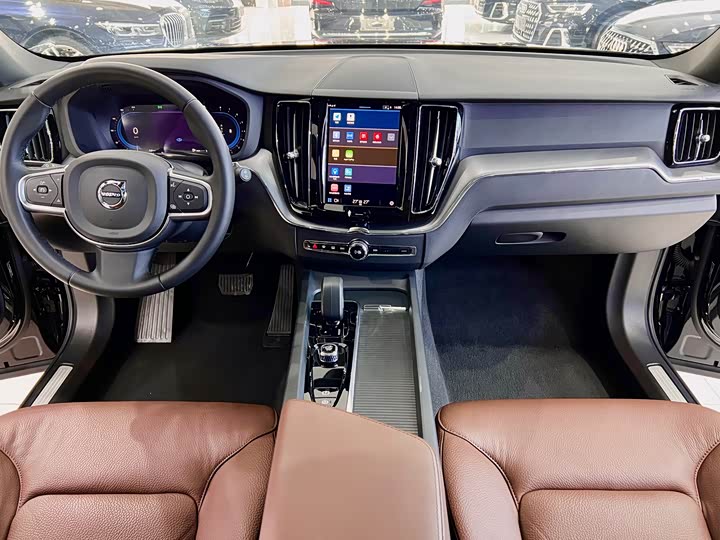 Фото 9 - Volvo XC60