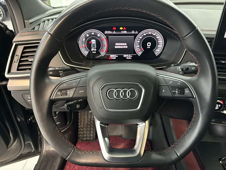 Фото 9 - Audi Q5L