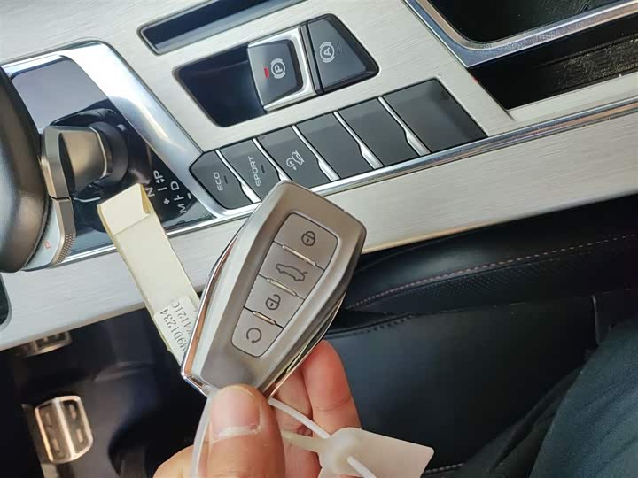 Фото 9 - Geely Coolray