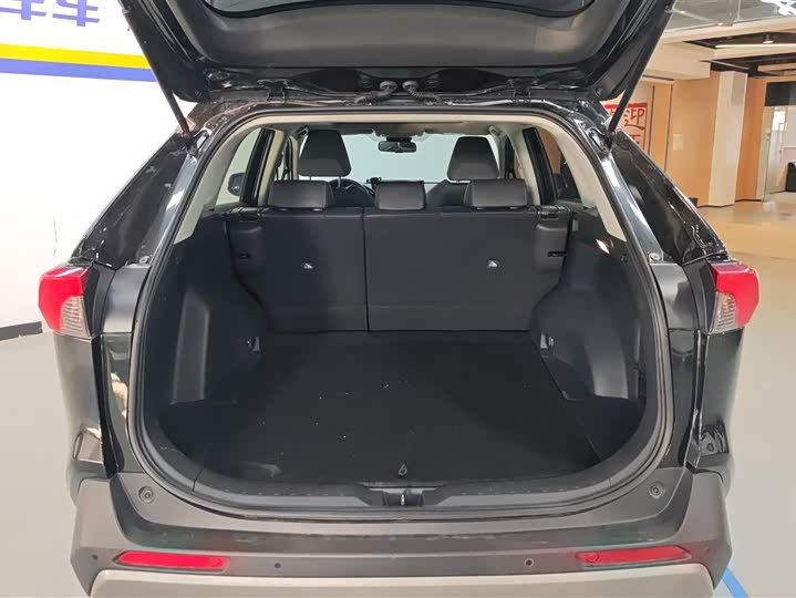 Фото 4 - Toyota RAV4