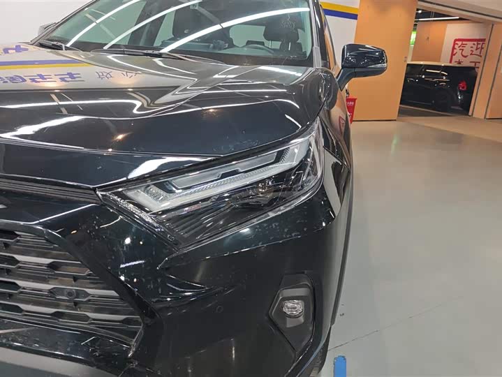 Фото 5 - Toyota RAV4