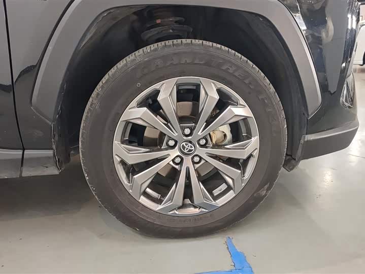 Фото 6 - Toyota RAV4