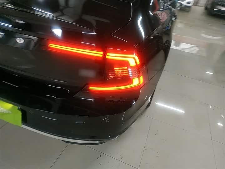 Фото 8 - Volvo S90