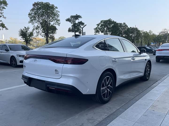 Фото 8 - BYD Qin L