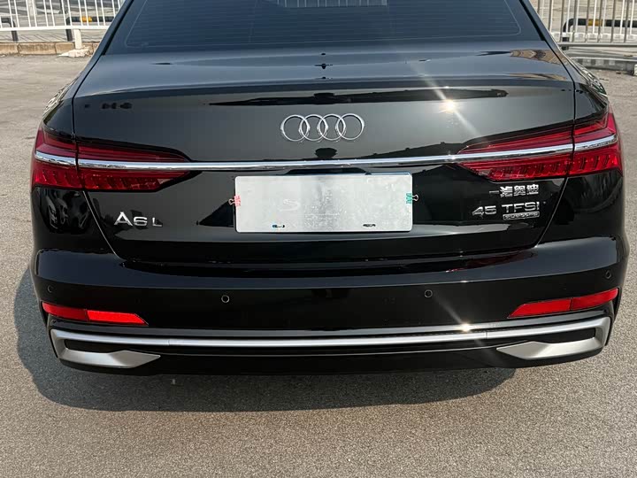 Фото 8 - Audi A6L