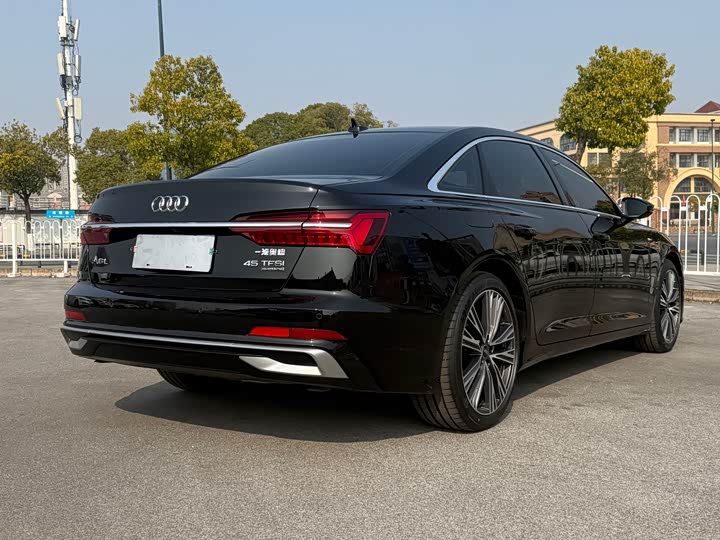 Фото 9 - Audi A6L