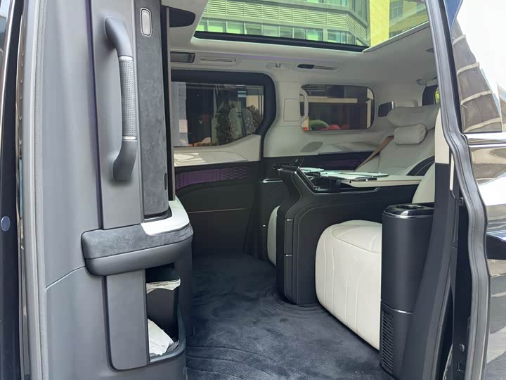 Фото 7 - Zeekr 009