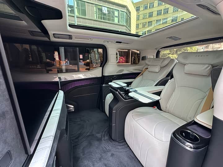 Фото 8 - Zeekr 009