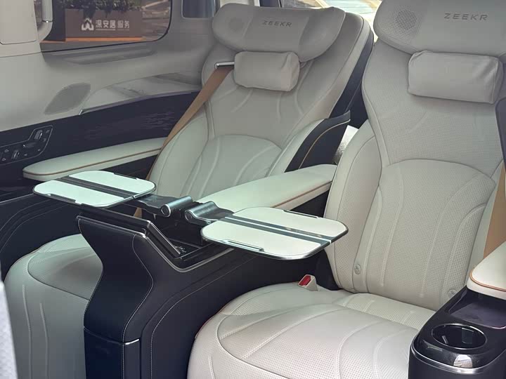 Фото 9 - Zeekr 009