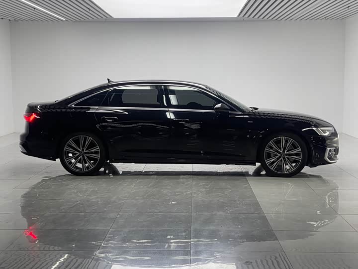 Фото 8 - Audi A6L