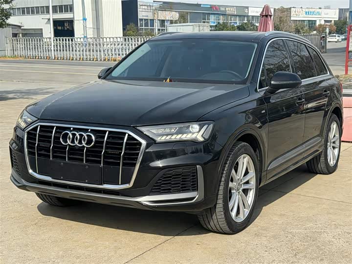 Фото 1 - Audi Q7