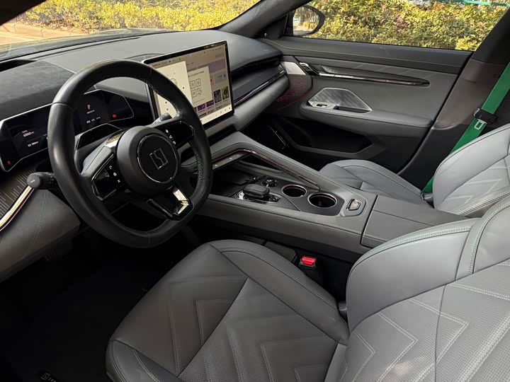 Фото 4 - Zeekr 001