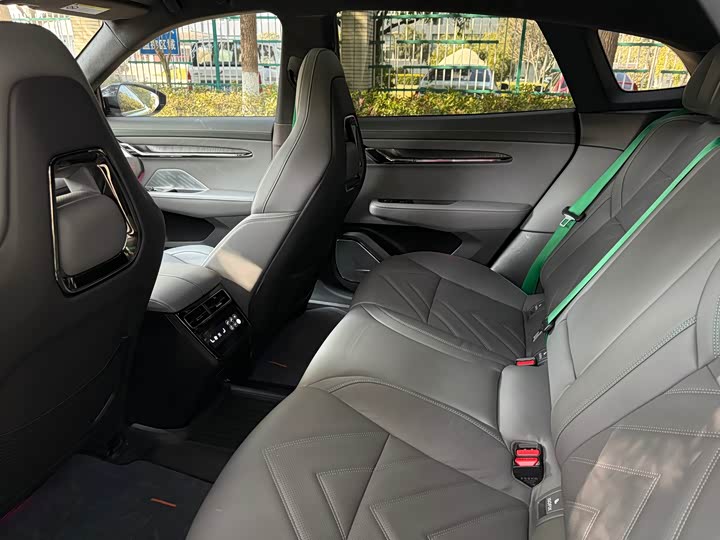 Фото 5 - Zeekr 001