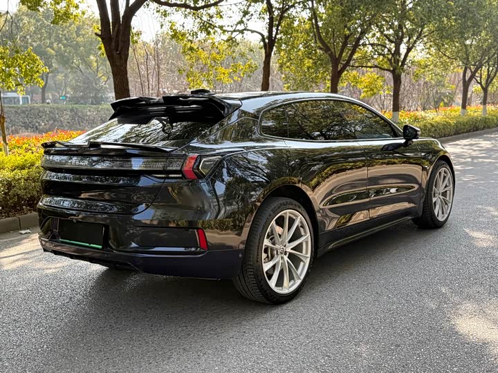 Фото 7 - Zeekr 001