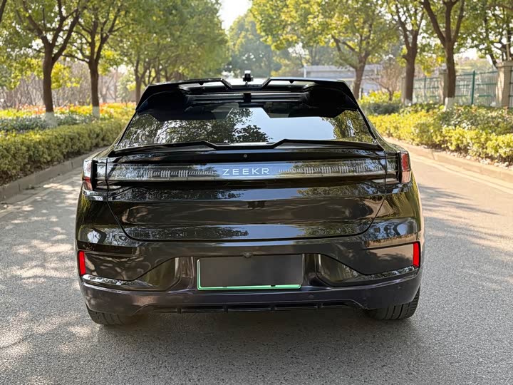 Фото 8 - Zeekr 001