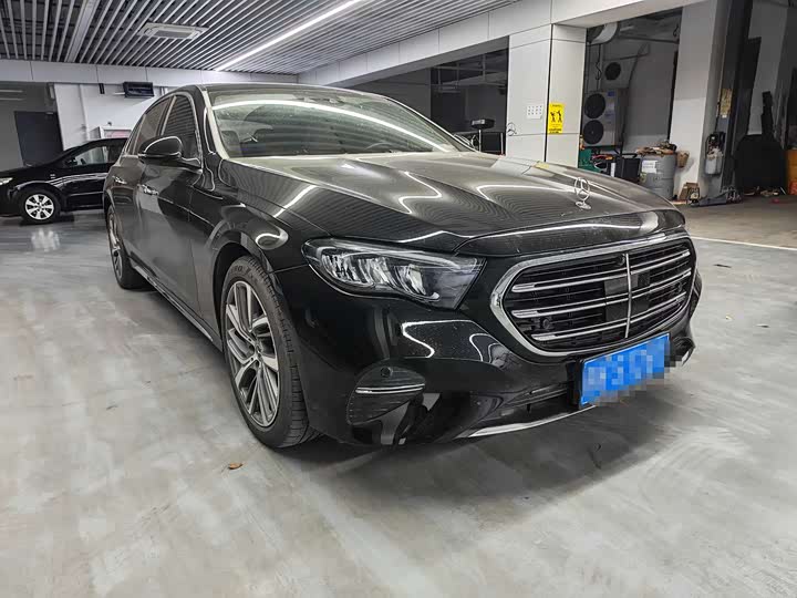 Фото 3 - Mercedes-Benz E-Class