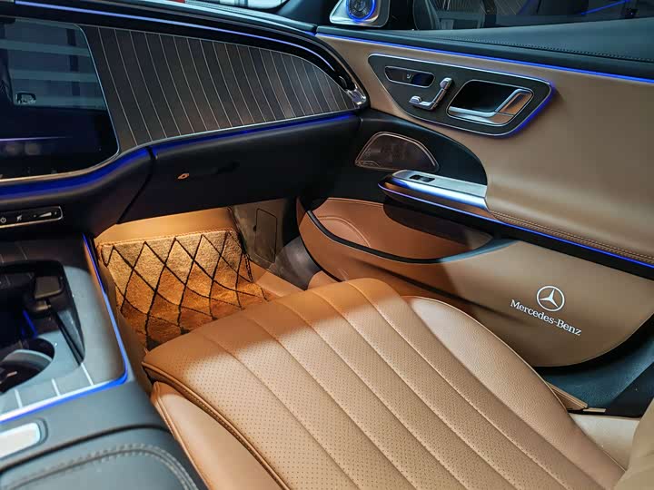 Фото 9 - Mercedes-Benz E-Class