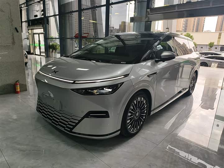 Фото 1 - XPeng X9