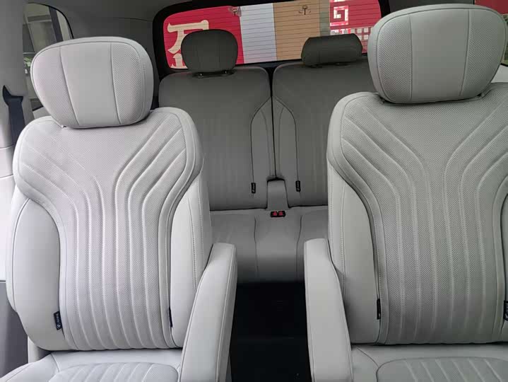 Фото 8 - Geely Galaxy M9