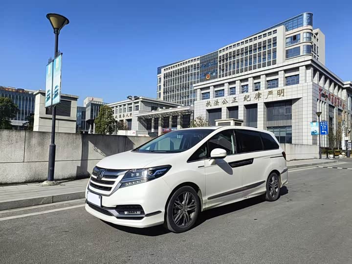 Фото 1 - Honda Elysion