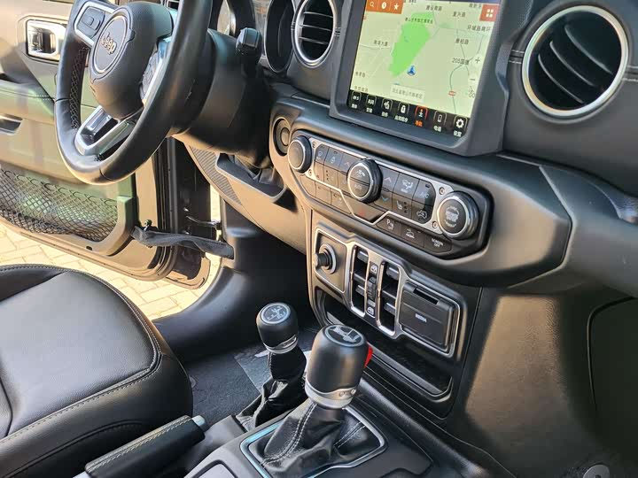 Фото 5 - Jeep Wrangler Hybrid