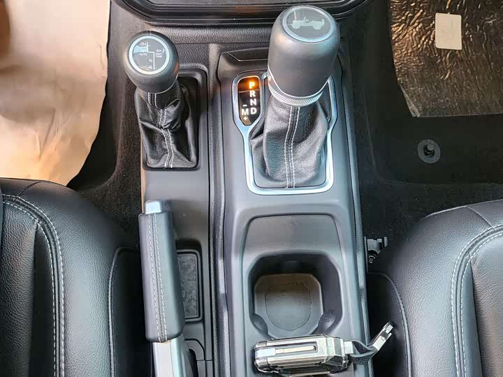 Фото 9 - Jeep Wrangler Hybrid