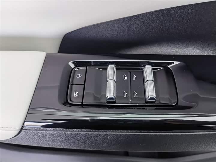 Фото 9 - Geely Galaxy L7