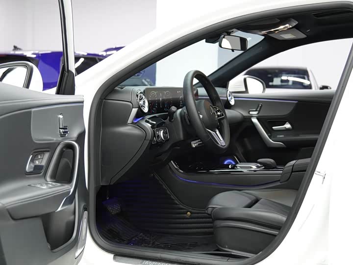 Фото 9 - Mercedes-Benz A-Class