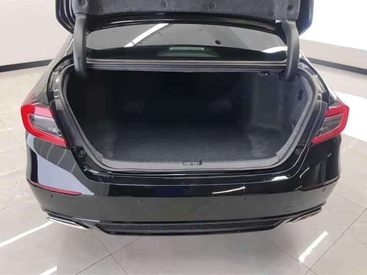 Фото 4 - Honda Accord