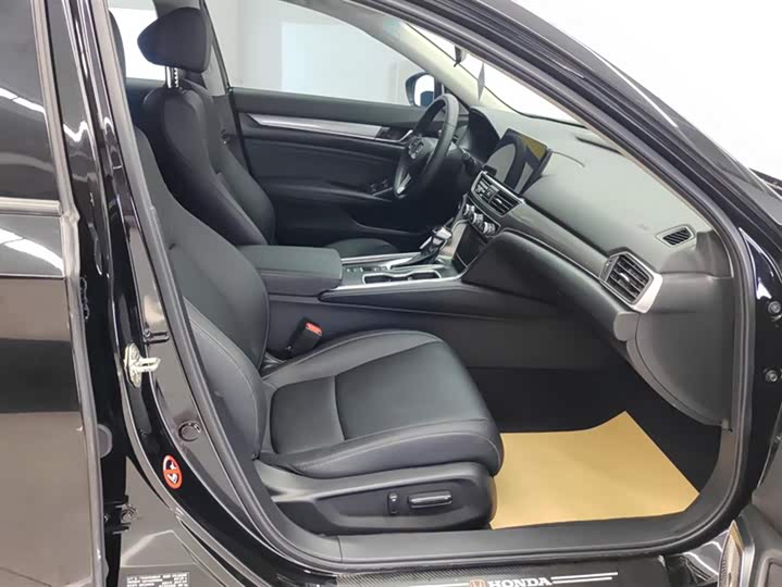 Фото 8 - Honda Accord