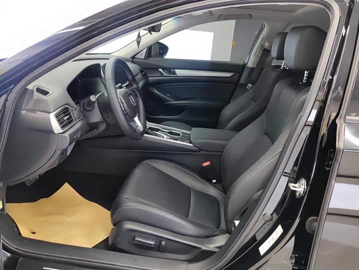 Фото 9 - Honda Accord