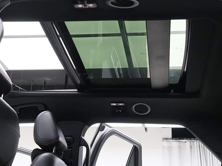 Фото 8 - Ford Explorer