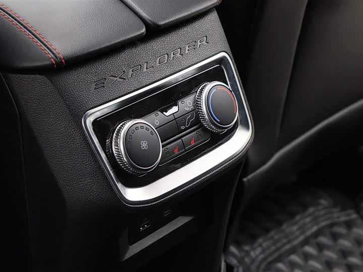 Фото 9 - Ford Explorer