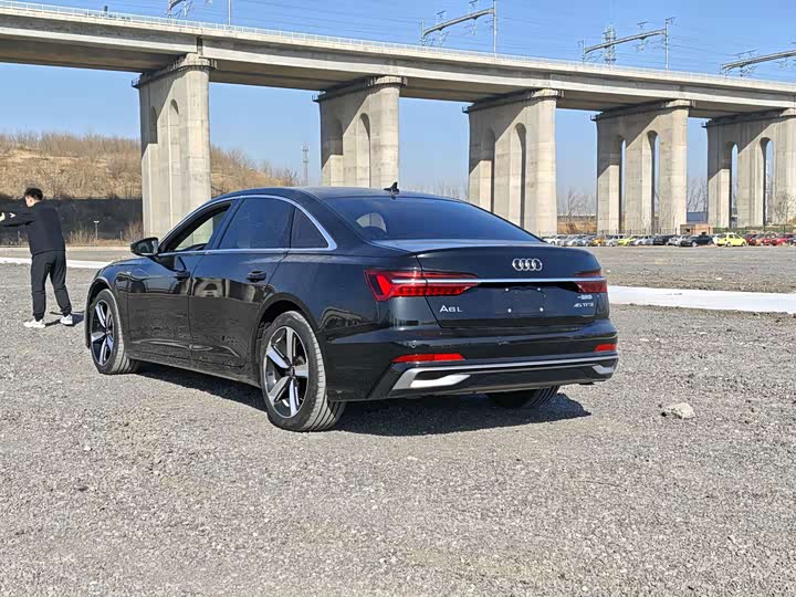 Фото 4 - Audi A6L
