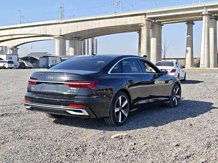 Фото 6 - Audi A6L