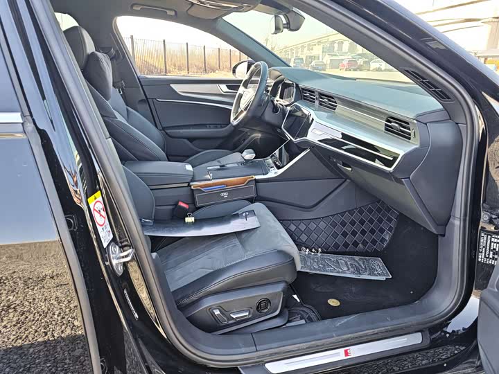 Фото 8 - Audi A6L