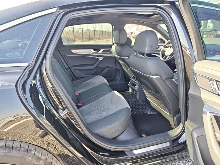 Фото 9 - Audi A6L