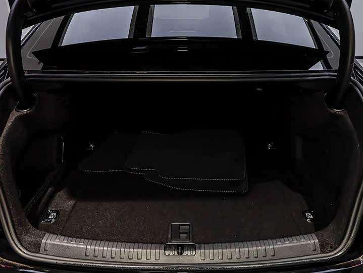 Фото 6 - Audi A6L
