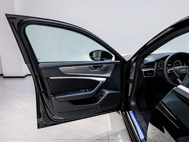 Фото 8 - Audi A6L